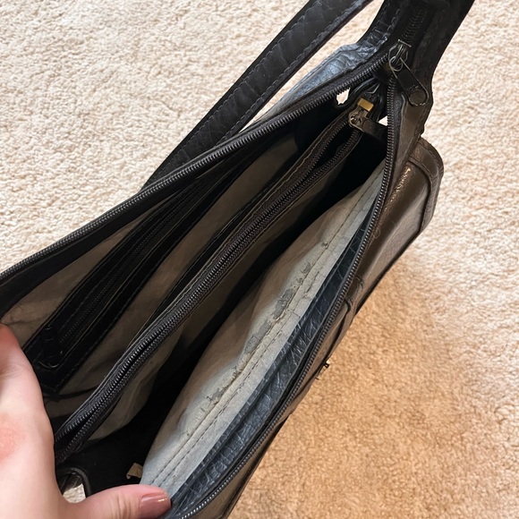 Structured Black Leather Shoulder Bag - Picture 4 of 7